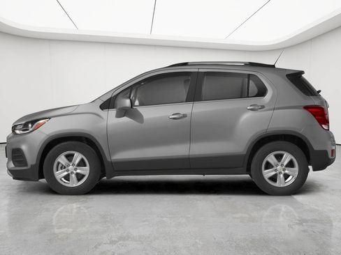 Used 2020 Chevrolet Trax LT FWD image 3