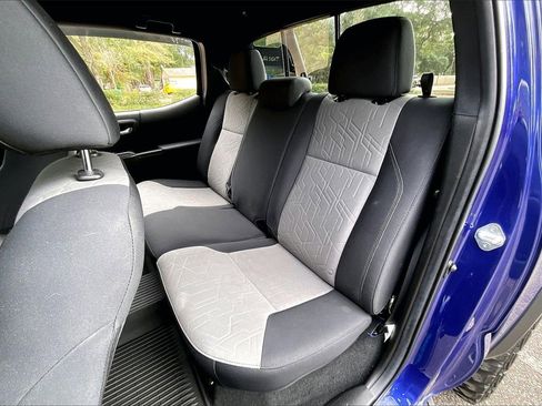 Used 2022 Toyota Tacoma TRD Off-Road image 19