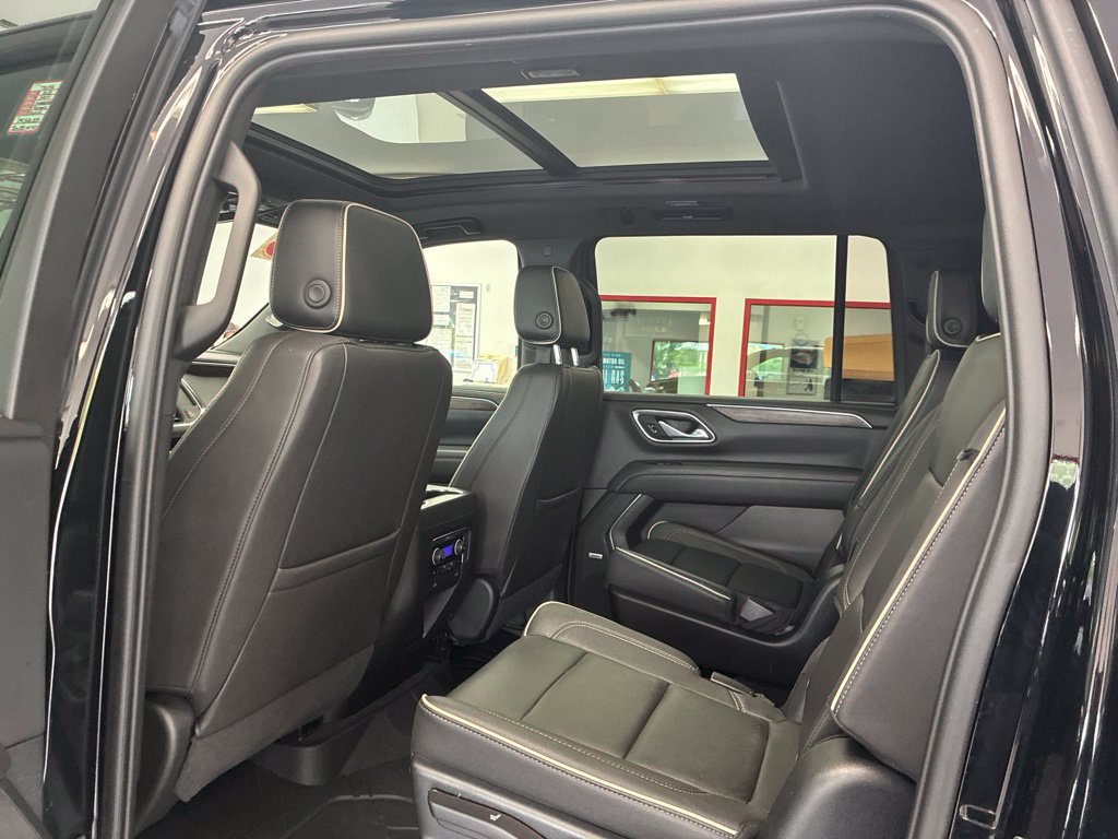 Used 2023 Chevrolet Suburban Premier w/ Premium Package 2 AWD/4WD image 24