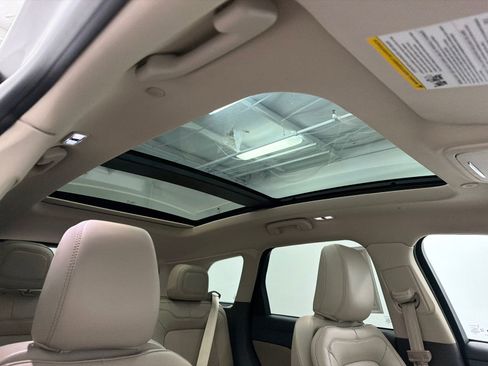 Certified 2022 Lincoln Corsair AWD w/ Premium Package image 13
