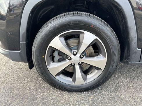 Used 2020 Jeep Cherokee Limited w/ Technology Group image 10