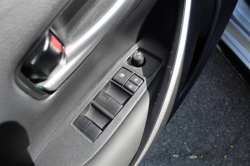 Used 2021 Toyota Corolla SE w/ Carpet Mat Package (TMS) FWD image 12
