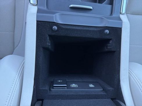 Used 2021 Jaguar XF R-Dynamic SE image 34