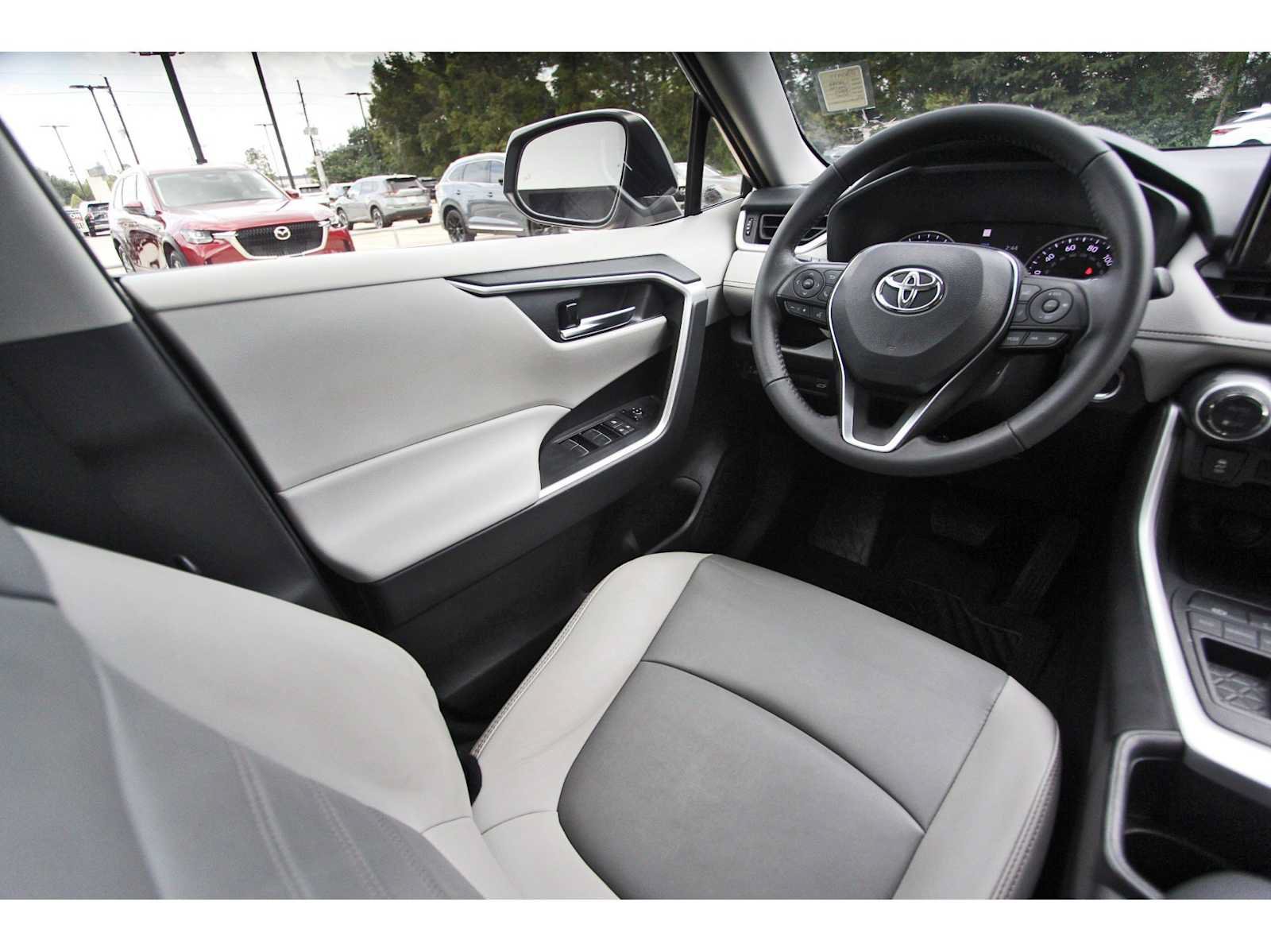 Used 2022 Toyota RAV4 XLE Premium FWD image 6