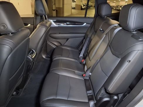 Used 2025 Cadillac XT6 Premium Luxury image 14