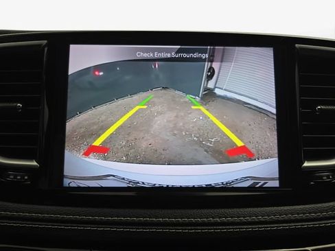 Used 2021 Chrysler Pacifica Limited w/ Uconnect Theater Family Group FWD image 23