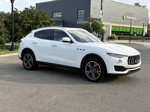 Used 2017 Maserati Levante AWD/4WD image 8