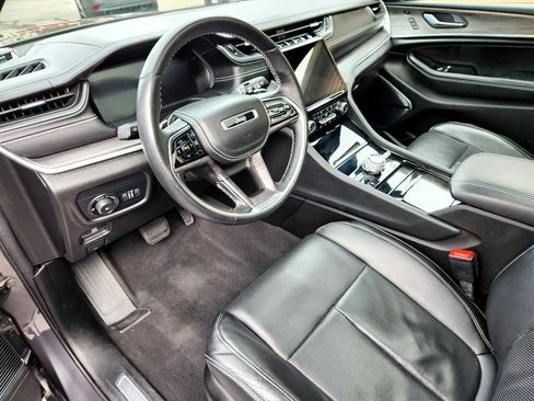 Used 2022 Jeep Grand Cherokee L Overland w/ Luxury Tech Group IV image 11