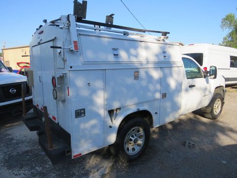 Used 2013 Chevrolet Silverado 3500 W/T image 4