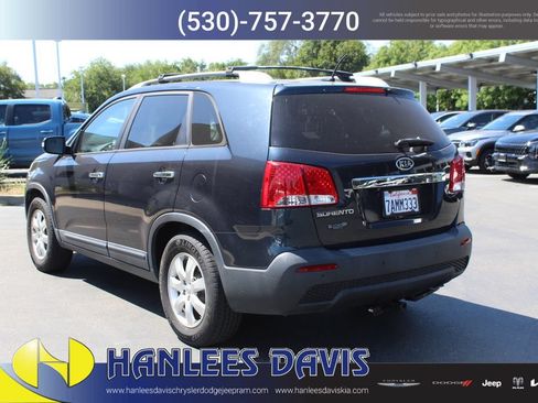 Used 2012 Kia Sorento LX w/ Convenience Pkg FWD image 9