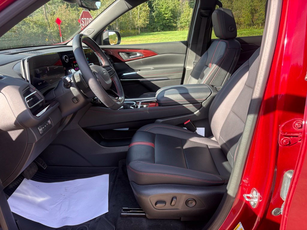 Used 2024 Chevrolet Traverse RS w/ LPO, Floor Liner Package AWD/4WD image 17