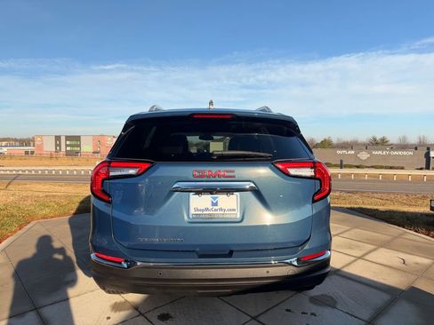 Used 2024 GMC Terrain SLT image 4