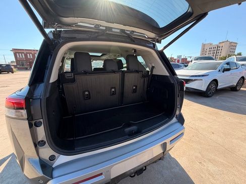 Used 2025 Nissan Pathfinder Platinum w/ Cargo Package FWD image 6