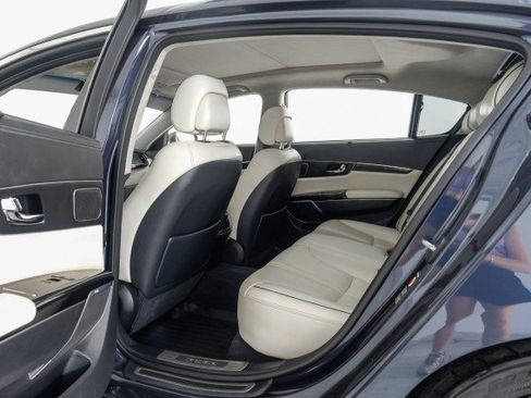 Used 2015 Kia K900 Luxury RWD image 47