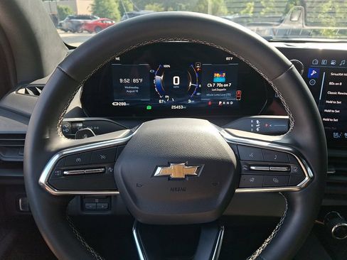 Used 2025 Chevrolet Silverado EV LT AWD/4WD image 19