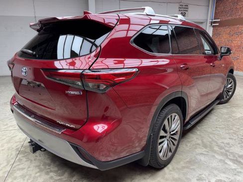 Used 2021 Toyota Highlander Platinum image 2