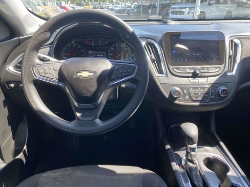 Used 2021 Chevrolet Malibu LT FWD image 12