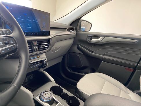 Used 2025 Ford Escape SE image 40