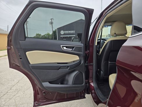 Used 2017 Ford Edge SEL w/ Equipment Group 201A FWD image 6