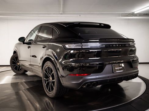 Used 2024 Porsche Cayenne Coupe AWD/4WD image 3