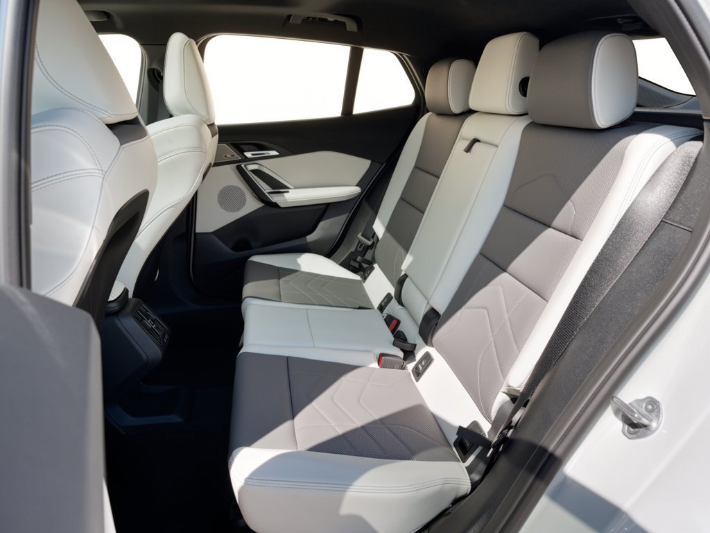 New 2027 BMW X2 xDrive28i AWD/4WD image 25