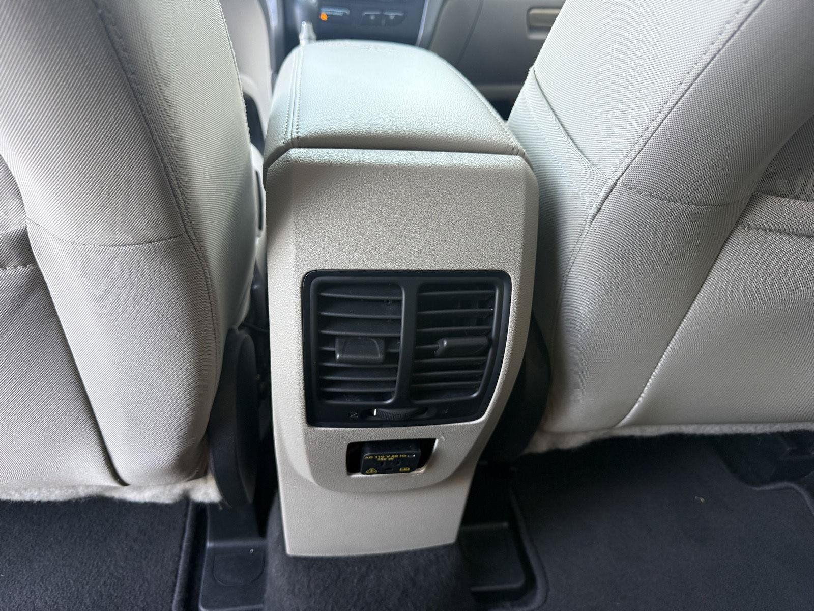 Used 2017 Ford Escape SE w/ Equipment Group 201A FWD image 19
