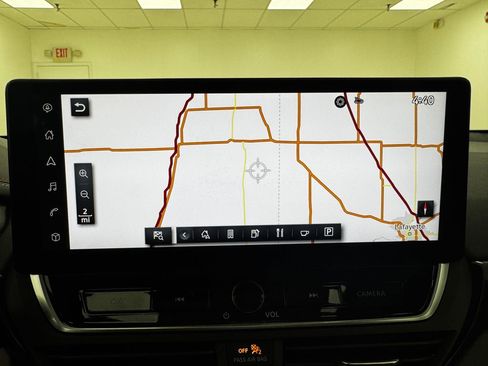 Used 2023 Nissan Altima 2.5 SR w/ SR Premium Package image 20