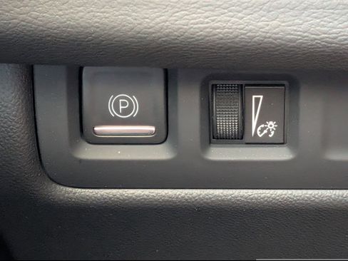 Certified 2024 Cadillac XT4 Sport FWD image 24