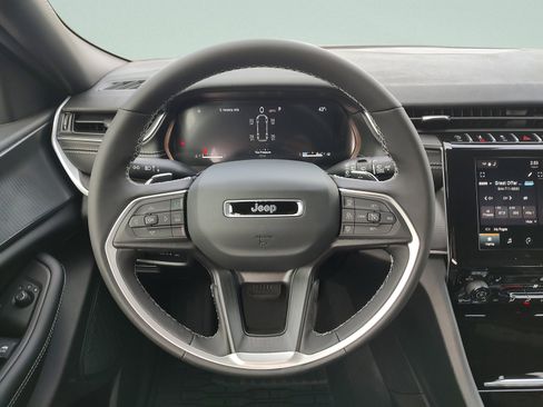 New 2025 Jeep Grand Cherokee L Altitude RWD image 11