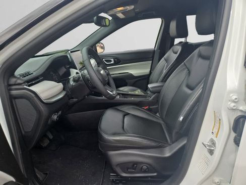 Used 2026 Jeep Compass Limited AWD/4WD image 9