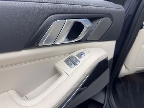 Used 2022 BMW X7 xDrive40i w/ M Sport Package image 39
