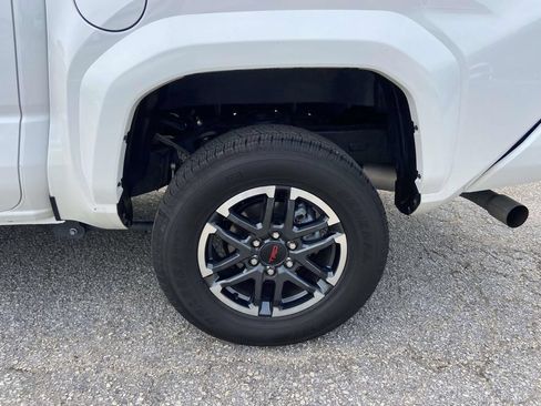 Used 2025 Toyota Tacoma TRD Sport RWD image 9