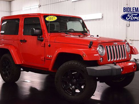 Used 2017 Jeep Wrangler Sahara w/ Dual Top Group AWD/4WD image 1