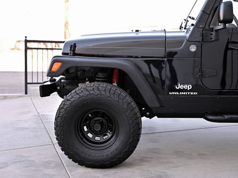 Used 2005 Jeep Wrangler Unlimited w/ Security Group AWD/4WD image 34