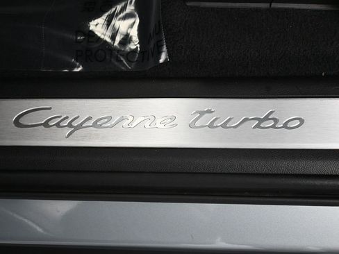 Used 2022 Porsche Cayenne Turbo image 7