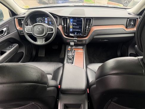 Used 2021 Volvo XC60 T5 Momentum w/ Premium Package AWD/4WD image 27
