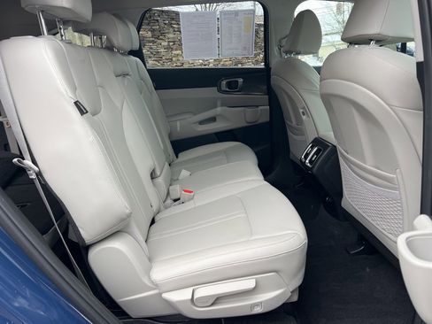 Certified 2025 Kia Sorento S w/ Panoramic Sunroof Package image 26