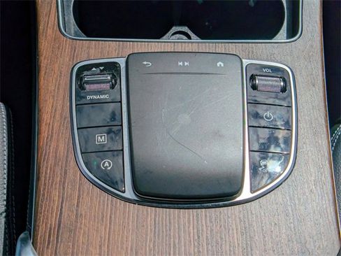 Used 2020 Mercedes-Benz GLC 300 4MATIC image 25