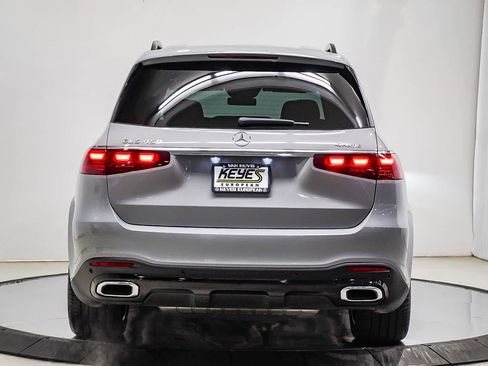 Used 2025 Mercedes-Benz GLS 450 4MATIC image 3