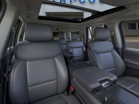 New 2025 Ford Expedition Active image 10