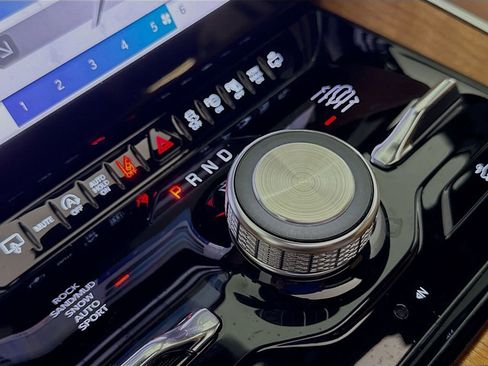 Used 2023 Jeep Grand Wagoneer Series III image 17