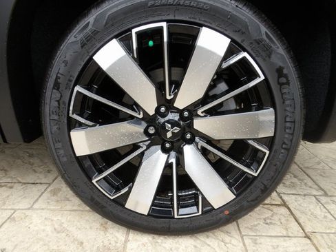 New 2025 Mitsubishi Outlander SE image 12