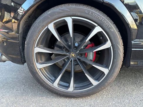 Used 2020 Lamborghini Urus image 23