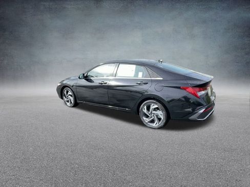 New 2025 Hyundai Elantra Limited image 16