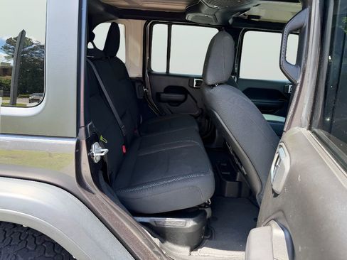 Used 2024 Jeep Wrangler Unlimited Rubicon 4xe AWD/4WD image 16