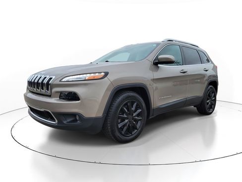 Used 2017 Jeep Cherokee Limited FWD image 2