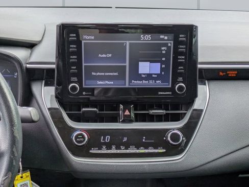 Used 2022 Toyota Corolla LE FWD image 17