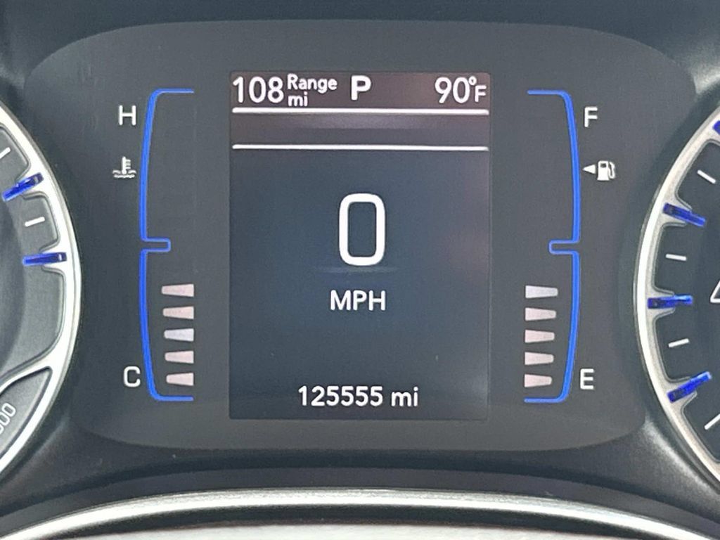 Used 2020 Chrysler Voyager Lxi FWD image 39