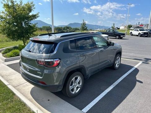 Used 2023 Jeep Compass Latitude w/ Sun and Sound Group AWD/4WD image 5