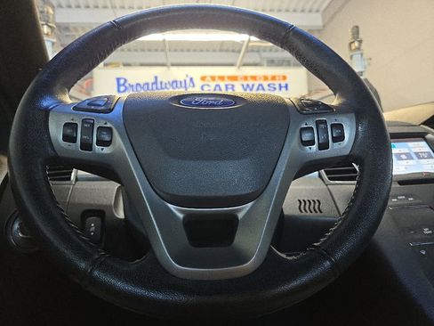 Used 2016 Ford Taurus SEL w/ Equipment Group 201A AWD/4WD image 16